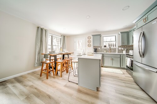 Walk to Lake: Pet-Friendly Cottage in Jamestown!