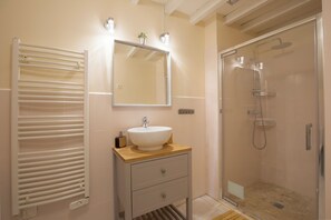 Shower, hair dryer, towels, toilet paper