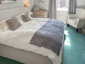 3 bedrooms, free WiFi, bed sheets