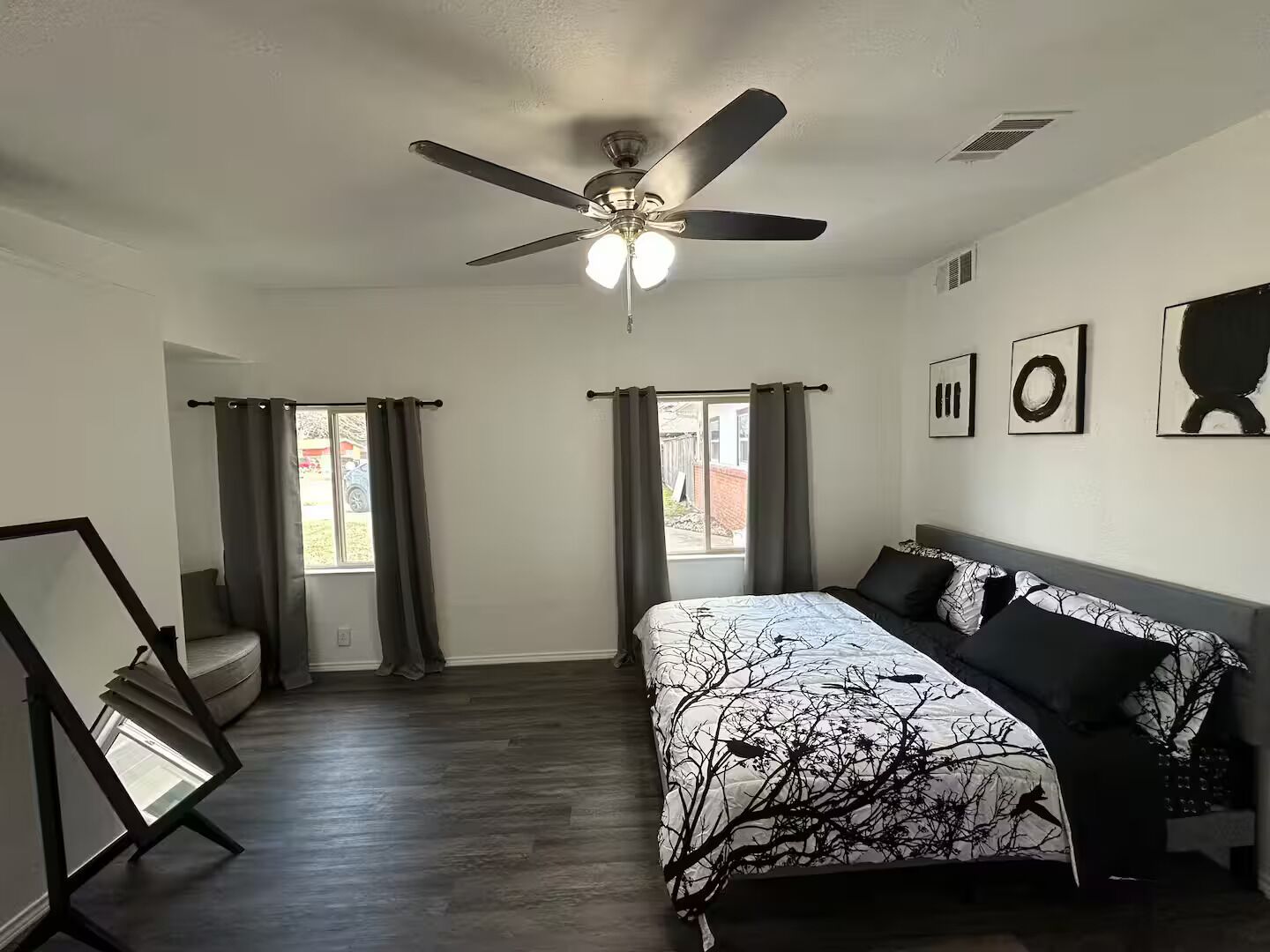 4 bedrooms, iron/ironing board, free WiFi, bed sheets