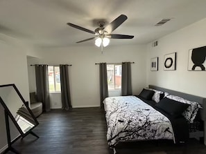 4 bedrooms, iron/ironing board, free WiFi, bed sheets - Glamorous Cozy Fort Worth Home (North Richland Hills)