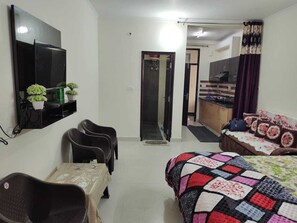 1 bedroom, iron/ironing board, WiFi - Cozy 1-bedroom apartment in charming Sukha with WiFi (Sukha)