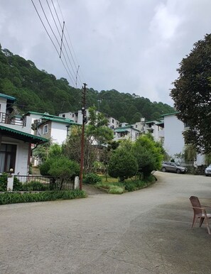 Property grounds - Cozy 1-bedroom apartment in charming Sukha with WiFi (Sukha)