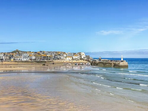 2 bedroom accommodation in Helston