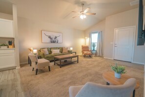 Smart TV, fireplace, table tennis