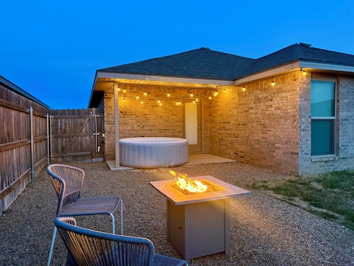 The Winsome Western - HotTub - Fire Pit - PingPong