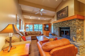 Televisor intel·ligent, llar de foc, videojocs i reproductor de DVD 