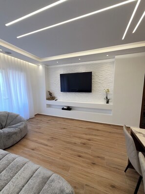 Smart TV, stereo - Charming 2-bedroom apartment with WiFi, AC in lovely Durrës (Durrës)