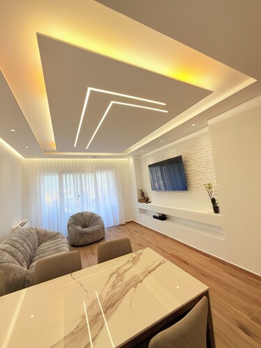 Charming 2-bedroom apartment with WiFi, AC in lovely Durrës