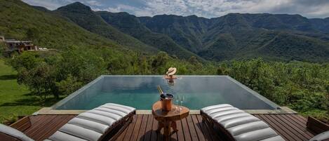 Indoor pool, 2 outdoor pools