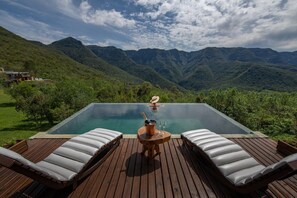 Piscine couverte, 2 piscines extérieures