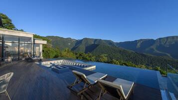 Piscina interna, 2 piscinas externas