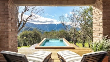 Chalé 01 | Cortinas blackout, ferros/tábuas de passar roupa, Wi-Fi de cortesia