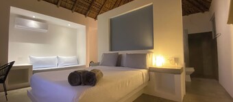 Luxurious 4-bedroom villa with Starlink,  AC, Pool, 1 min walk to the beach