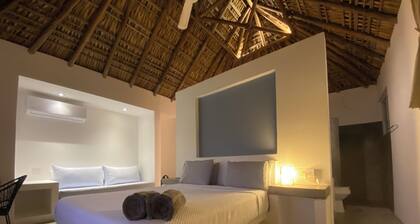 Luxurious 4-bedroom villa with Starlink, AC, Pool, 1 min walk to the beach