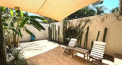 Luxurious 4-bedroom villa with Starlink, AC, Pool, 1 min walk to the beach