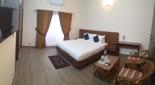 Charming bungalow with WiFi and AC in peaceful Islamabad