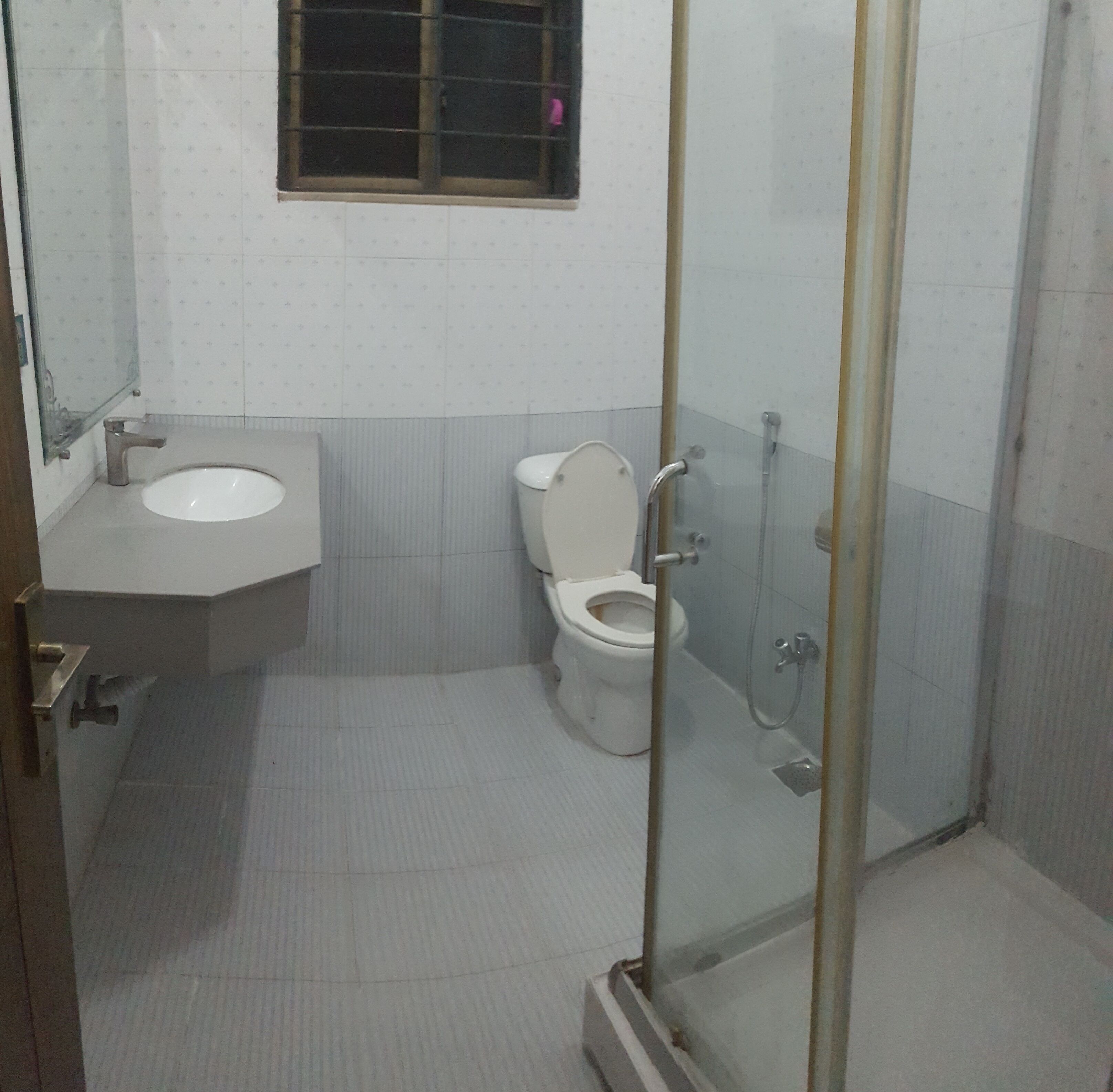 Handtücher, Seife, Toilettenpapier