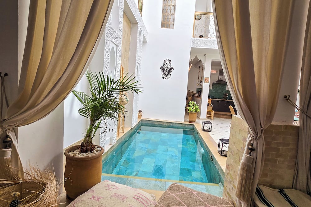 Riad Larbi Khalis
