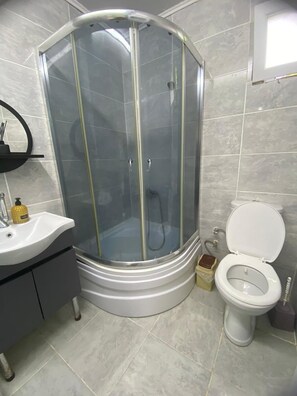 Deluxe-Suite | Badezimmer | Hausschuhe