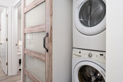 Cozy, King bed, Near the Beach