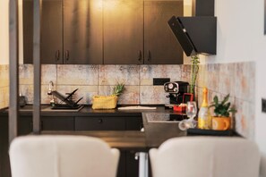 Private kitchen - Nest of the sun - Μοναδική αρμονία ξύλου και μοντέρνας διακόσμησης" (Rodos)