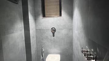 Shower, towels, soap, shampoo