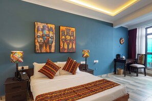 Premium bedding, in-room safe, desk, laptop workspace - Trisan Resident Hotel (Nairobi)