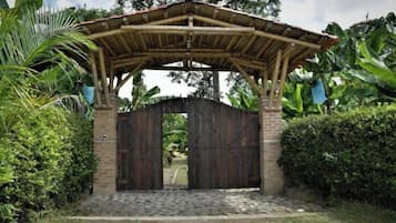 Mặt tiền nơi lưu trú