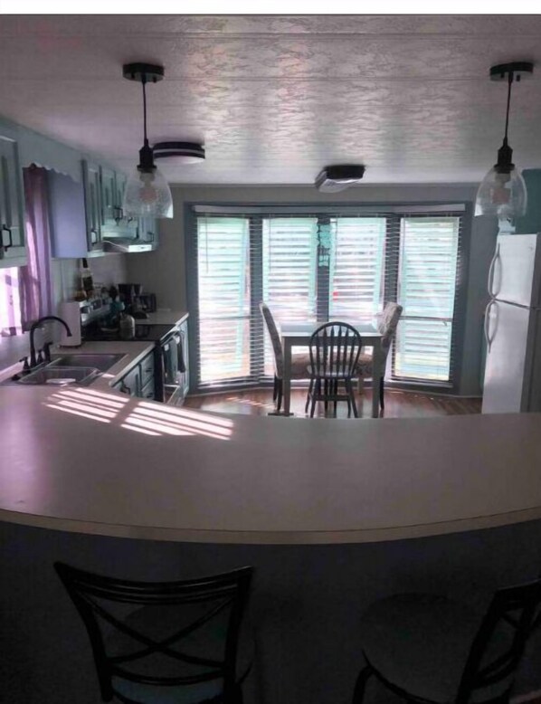 Private kitchen - Canned Paradise a couples escape ! (Hampstead)