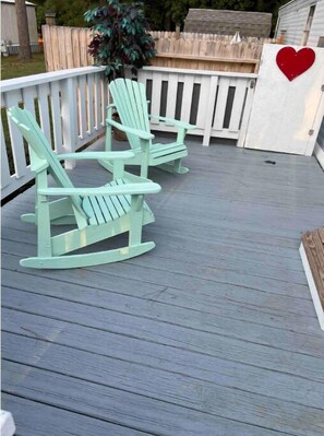 Property grounds - Canned Paradise a couples escape ! (Hampstead)