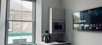 Stylish studio king room, en-suite & kitchenette (room 2)