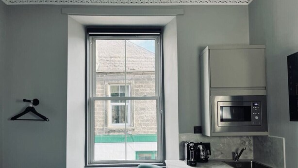 Private kitchen - Stylish studio king room, en-suite & kitchenette (room 2) (Innerleithen)