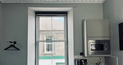 Stylish studio king room, en-suite & kitchenette (room 2)