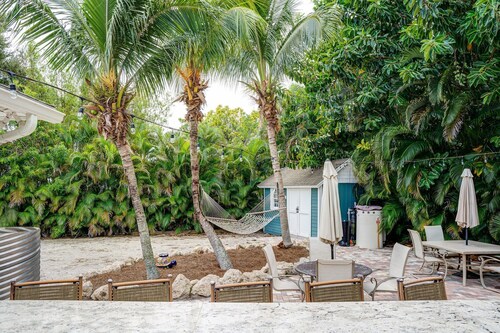 3BR/2BA The Coastal Craftsman ~ Porches Palms & Hammocks