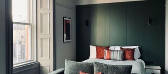 Stylish studio-king & twin, en-suite, kitchenette (room 4)