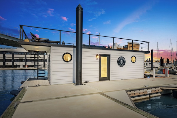 Coastal Caviar - The Ossetra - Honeymoon Suite