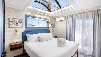 2 bedrooms, iron/ironing board, Internet