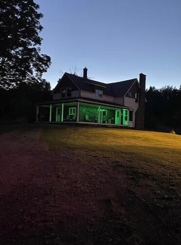 Cheerful 3 bedroom home with mountain view