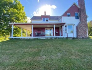 Exterior - Cheerful 3 bedroom home with mountain view (North River Bridge)