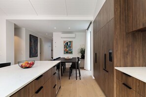 Dining - Shamrock Close - close to central Arrowtown (Arrowtown)