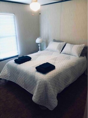 3 chambres, fer et planche à repasser