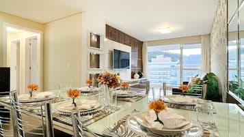 Apartment | Dining