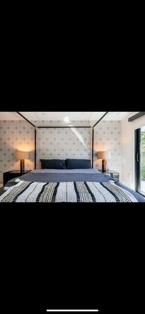 2 chambres, fer et planche à repasser, Wi-Fi, draps fournis
