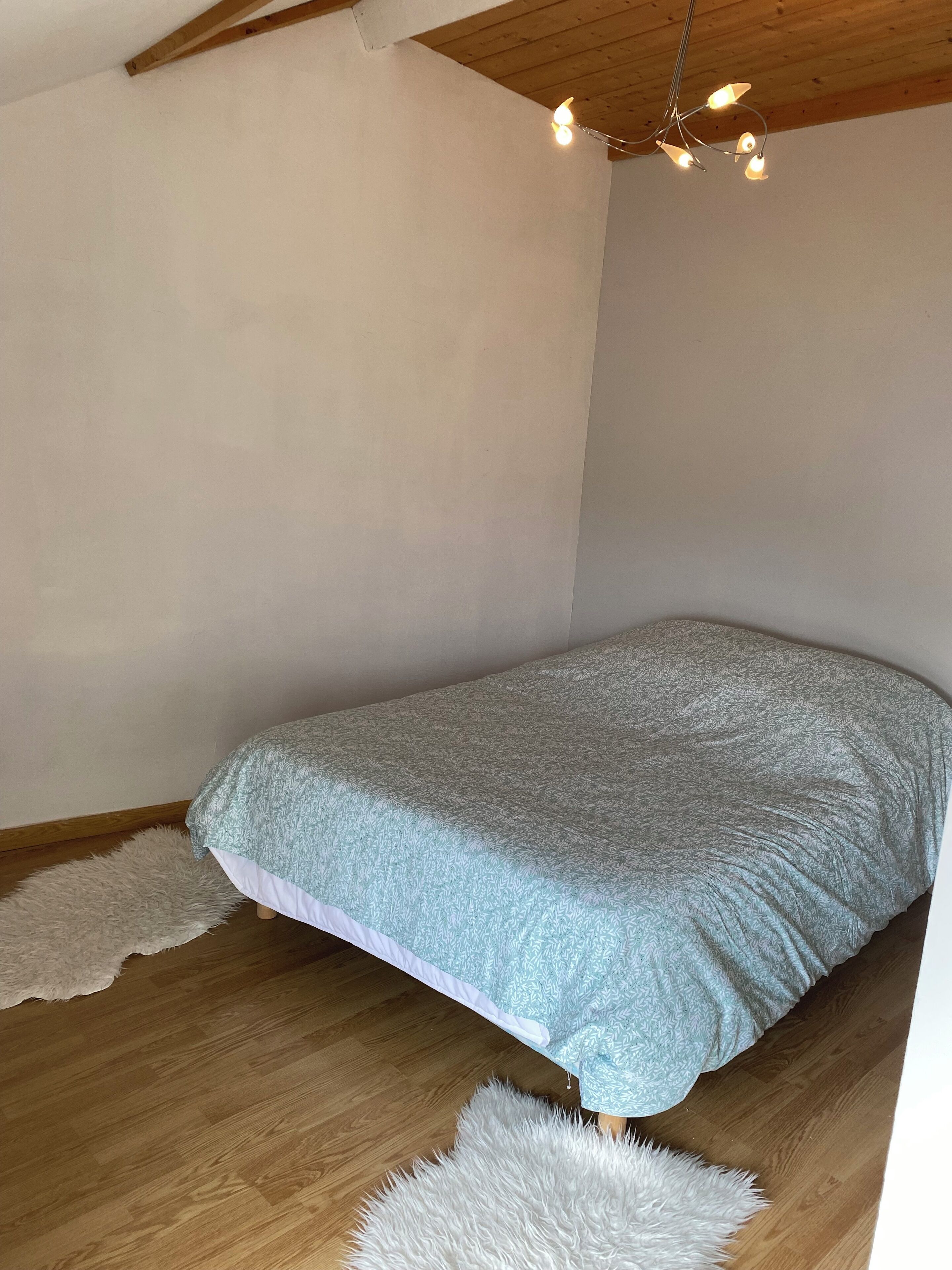 2 bedrooms, bed sheets