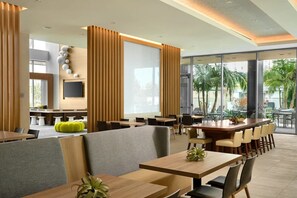 Dining - Family Fun Guaranteed: Modern Suites steps away from Disneyland (Anaheim)