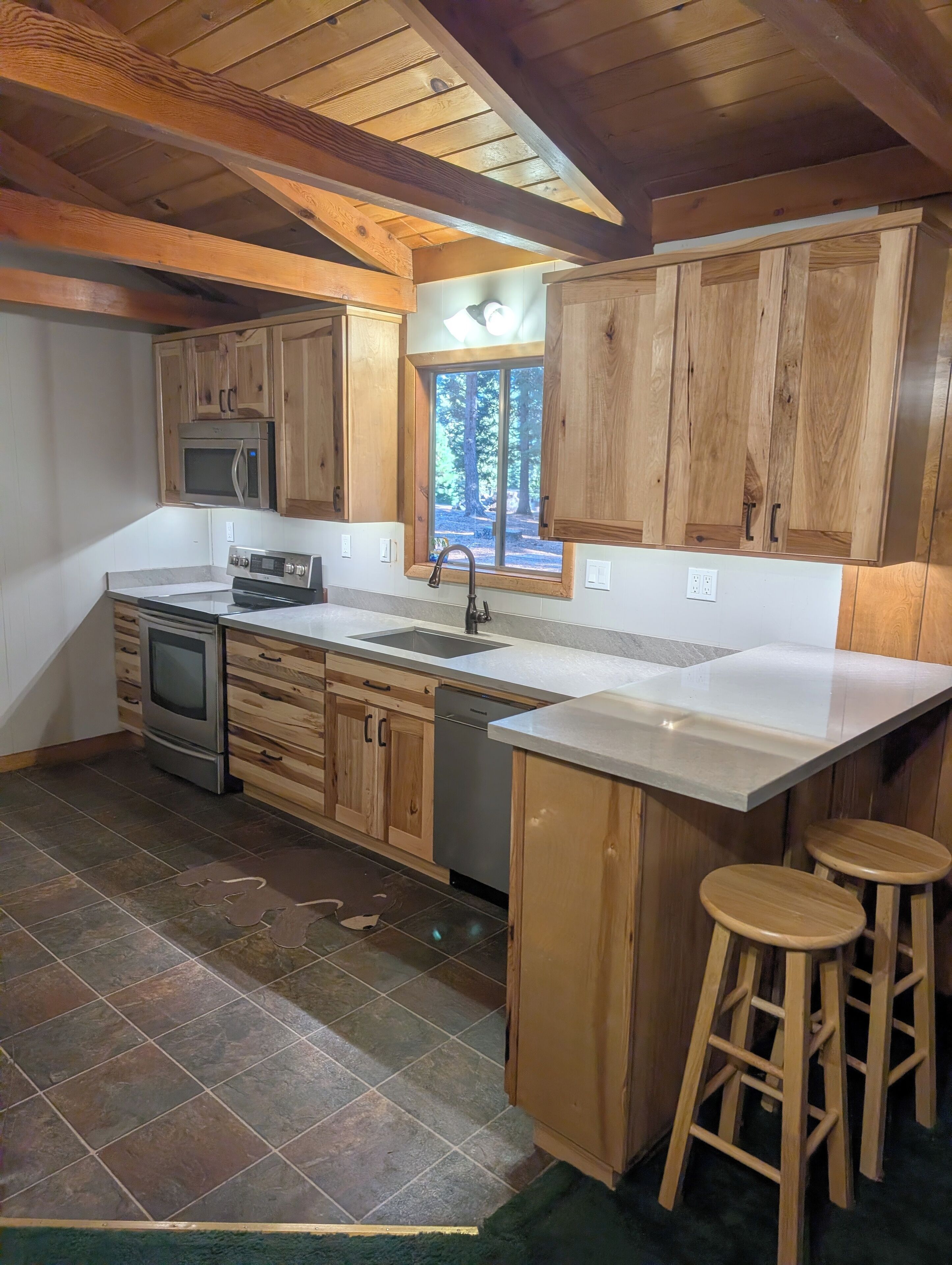 冷蔵庫、電子レンジ、オーブン、コンロ