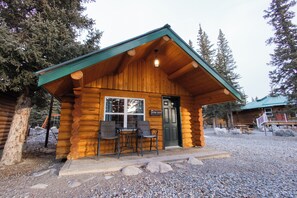 Exterior - Rustic Mountain Escape | Sleeps 5 | Breakfast Included | No Cleaning Fees (Sundre)