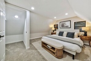 2 bedrooms, desk, iron/ironing board, WiFi