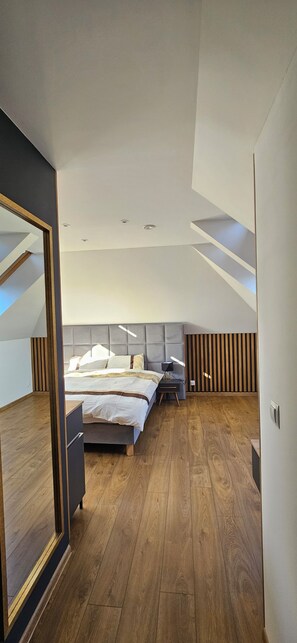 5 soverom, strykejern/-brett, wi-fi og sengetøy